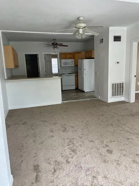 4 bed, 1400 sqft, $1,795 — Photo 2