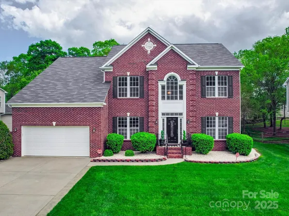 9001 Fenwick Dr, Indian Trail, NC 28079