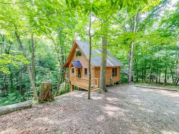 312 Peaceful Waters Cir, Demorest, GA 30535