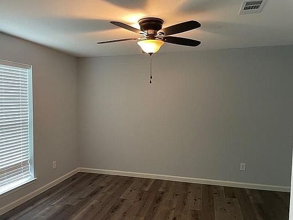 3rd image of 232 W Willwood Dr