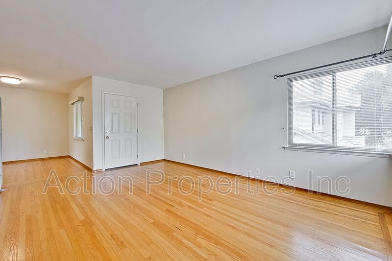 1st image of 1856 Ash St