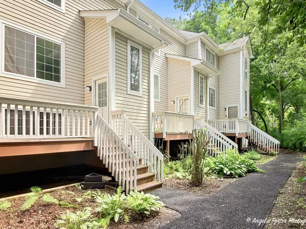 259 W Whispering Oaks Ln, Round Lake, IL