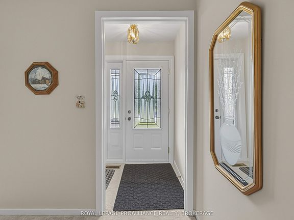 2nd image of 424 Maple Ridge Dr