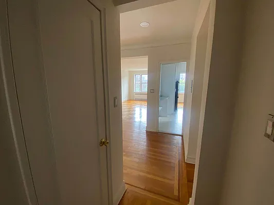 Rented by Queens Apartments Realty LLC | media 10