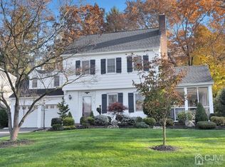 37 Oak Hills Rd, Edison, NJ 08820