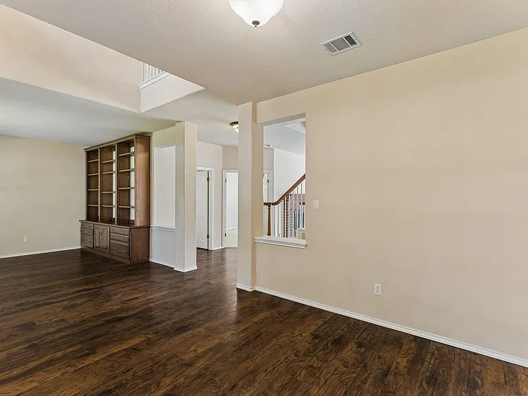 2404 Kristen Ln — Photo 6