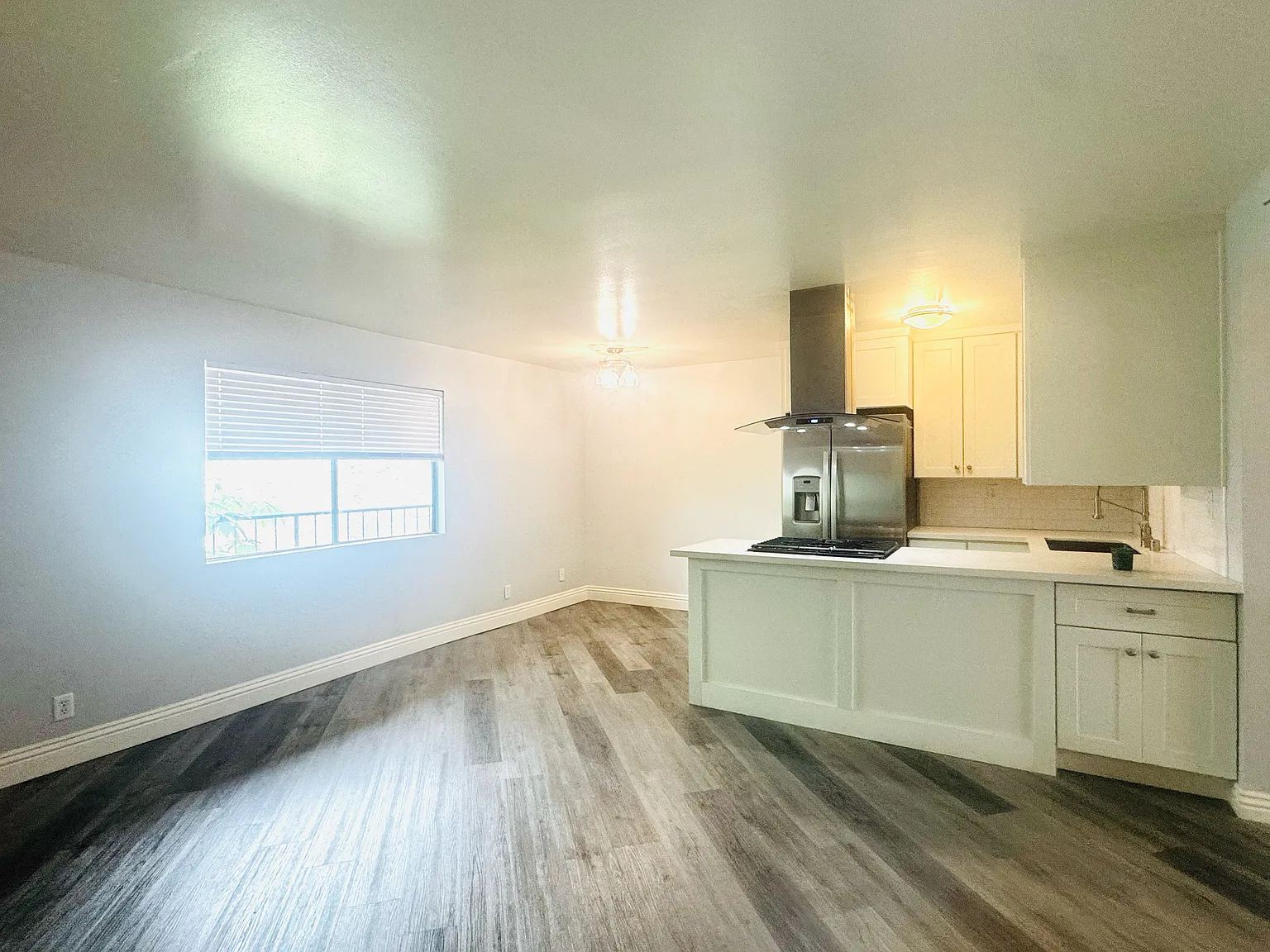 500 N Maryland Ave — Photo 2