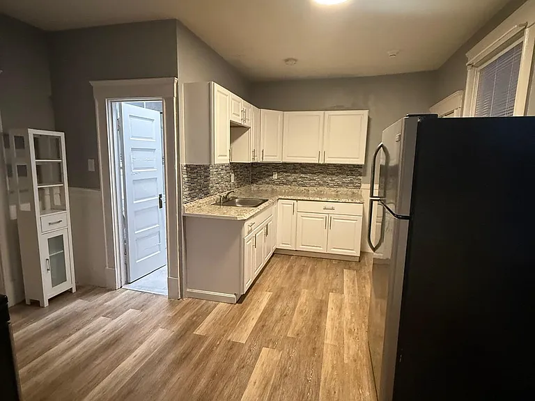 18 Oak Hill Ave #3F — Photo 8