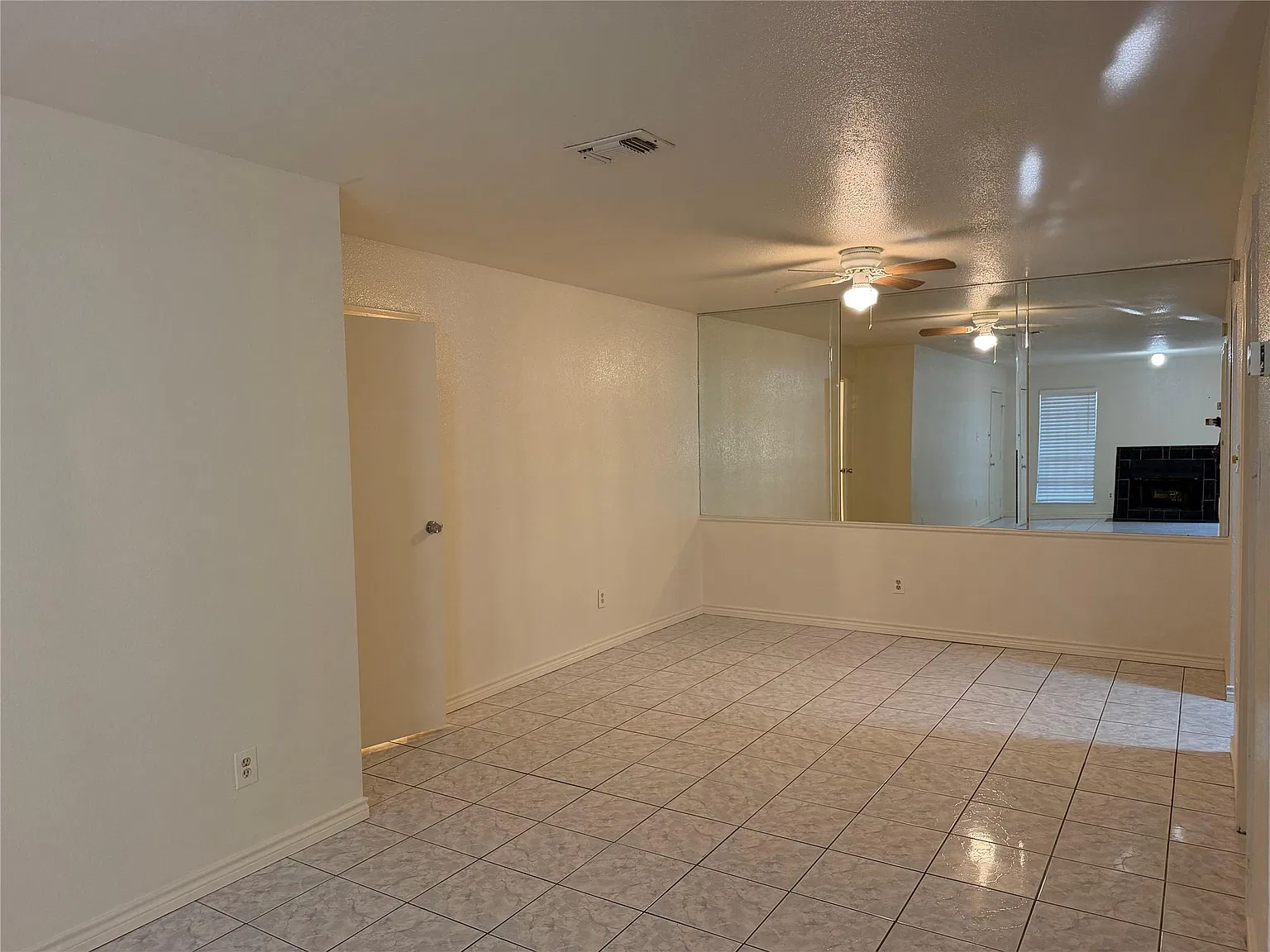 2 bed, 2.0 bath, 1152 sqft, $1,350 — Photo 2