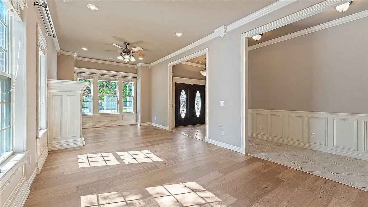 4 bed, 2.5 bath, 2705 sqft, $2,950 — Photo 4