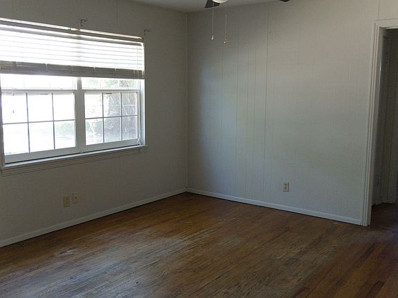4th image of 2711 Amherst St