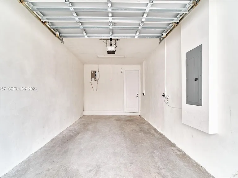 10447 NW 66th St — Photo 28