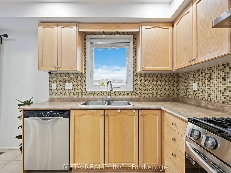 210 Cabin Trail Cres — Photo 15