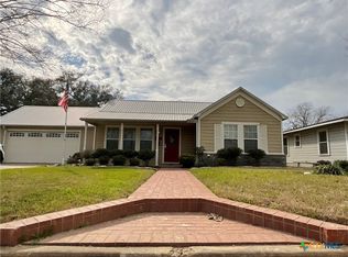 601 N Ridge St, Hallettsville, TX 77964