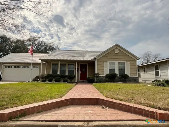 601 N Ridge St, Hallettsville, TX 77964