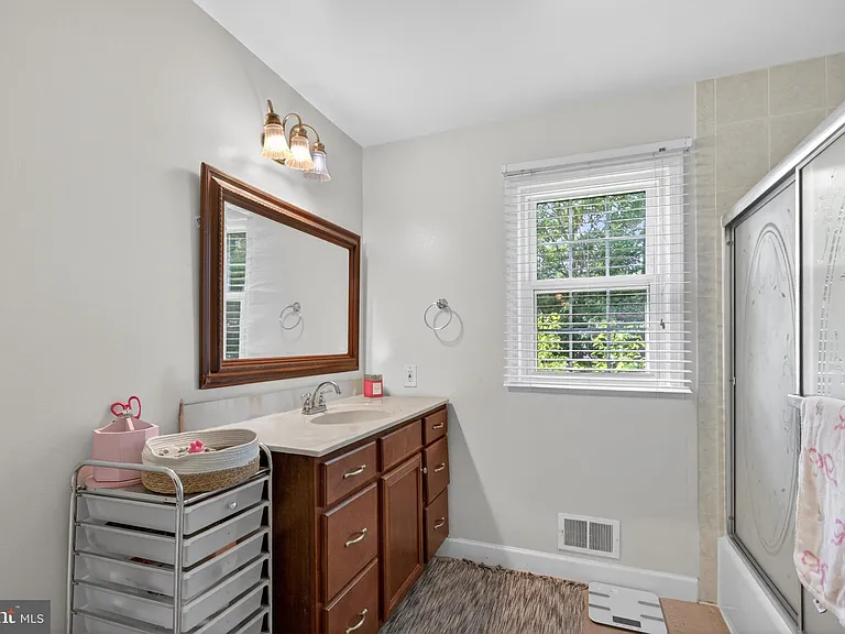 8815 Newport Ct — Photo 19