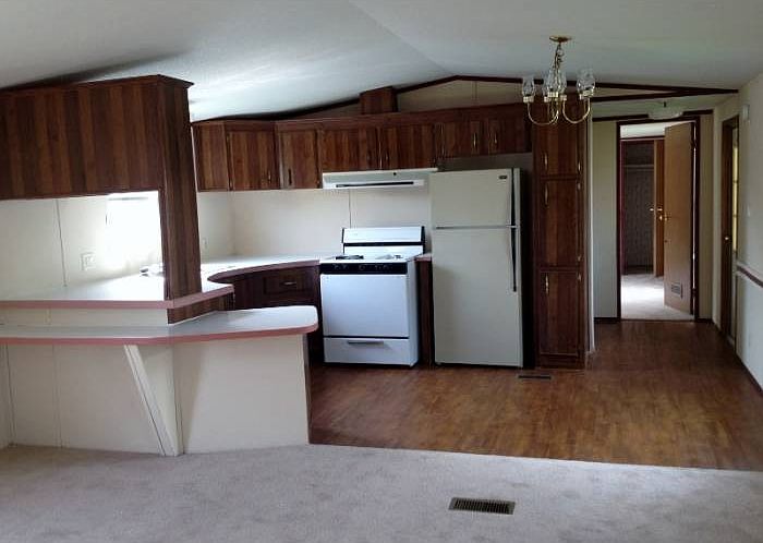 Family room toward kitche