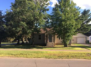 628 E 38th St, Hibbing, MN 55746