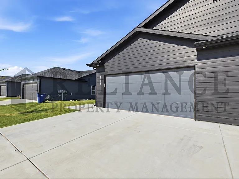 2755 S Greenleaf St — Photo 2