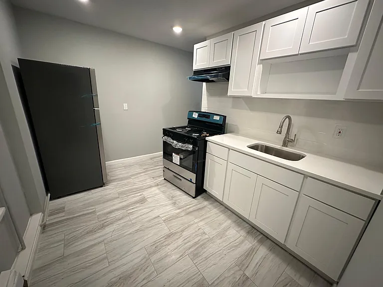 1150 Mary St #2L — Photo 1