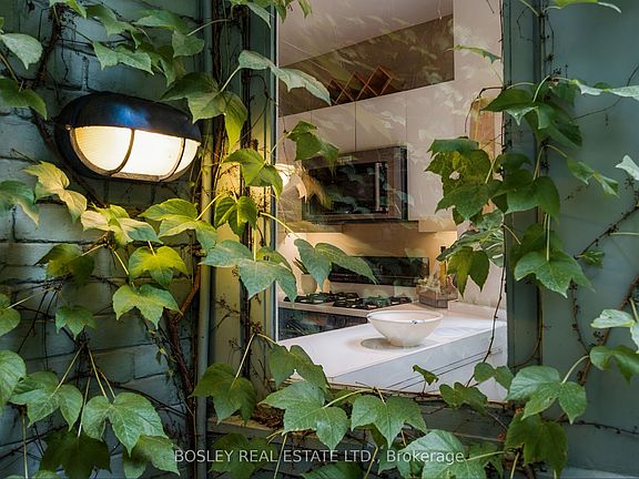 3rd image of 33A Henry St