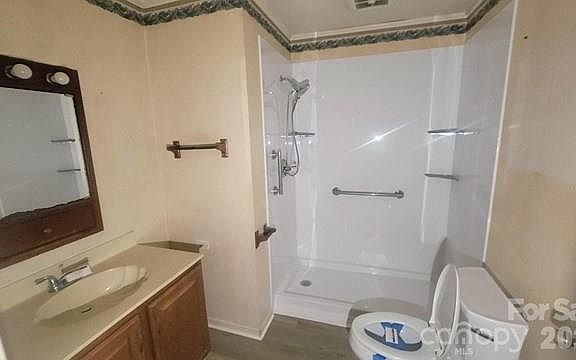 5th image of 910 W Mauney Ave