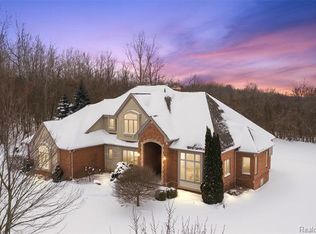 7712 Parkcrest Cir, Clarkston, MI