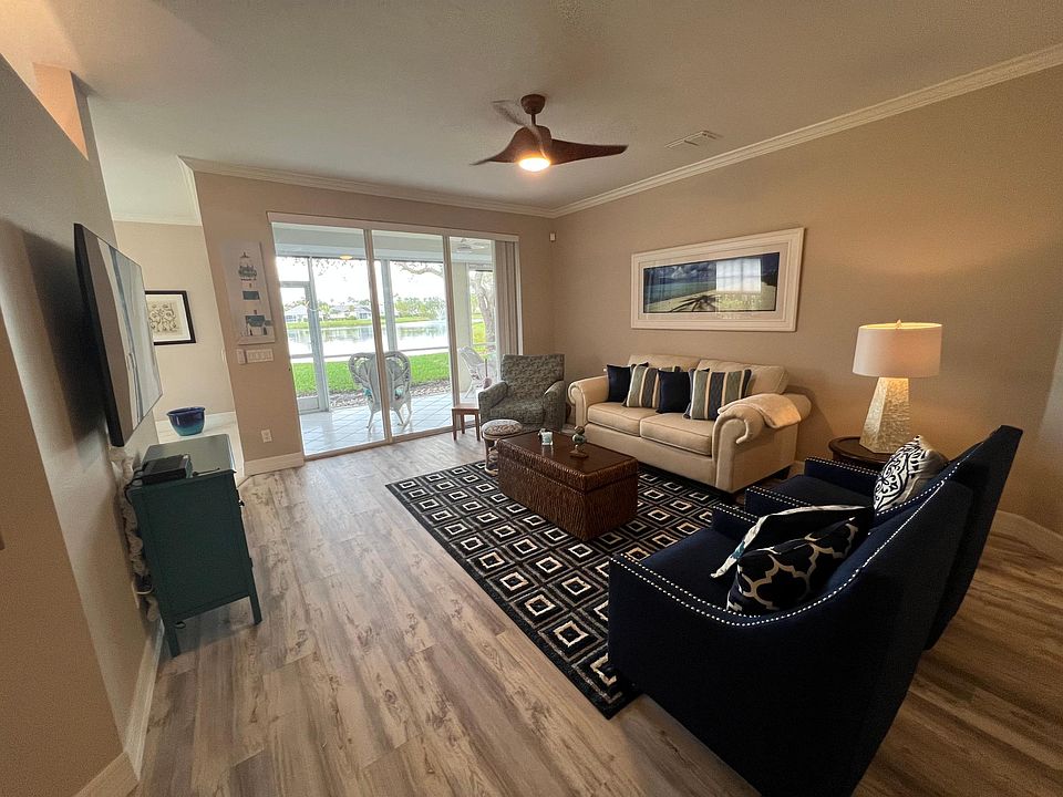 Den with Lanai and lake view