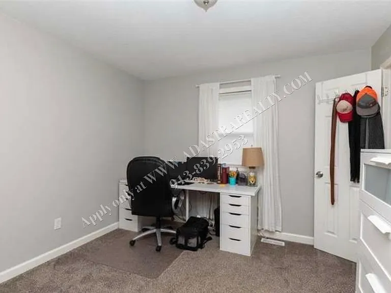 621 N Cedar St — Photo 7