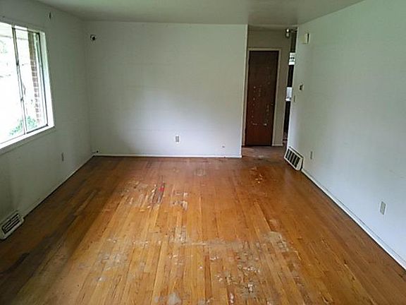 2nd image of 121 Joliet Ave