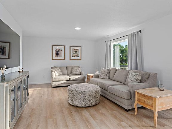 4th image of 509 N Pine Leaf Road
