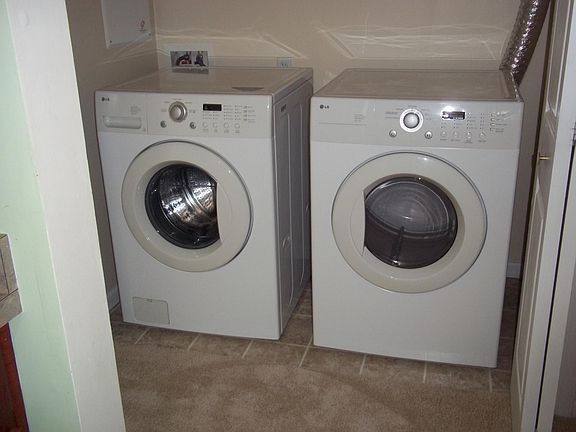 4th image of 804 Carom Cir #804