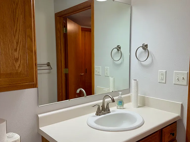 600 Colton Cir NE — Photo 9