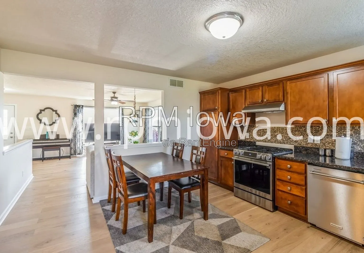 4 bed, 3.0 bath, 2277 sqft, $2,595 — Photo 4