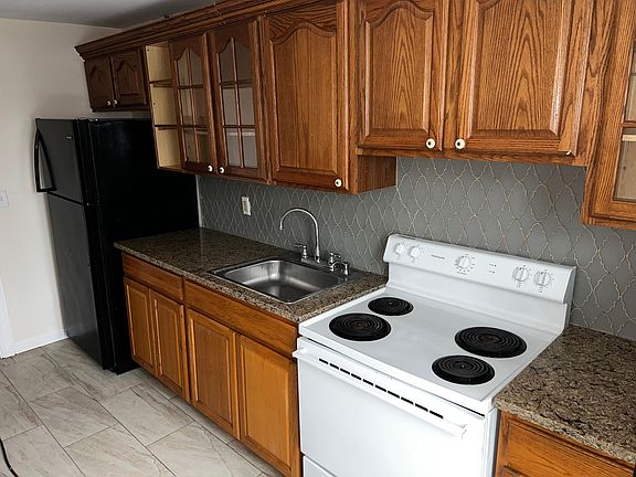 4th image of 82 W Main St #1