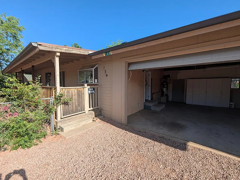 139 E Springdale Dr — Photo 5