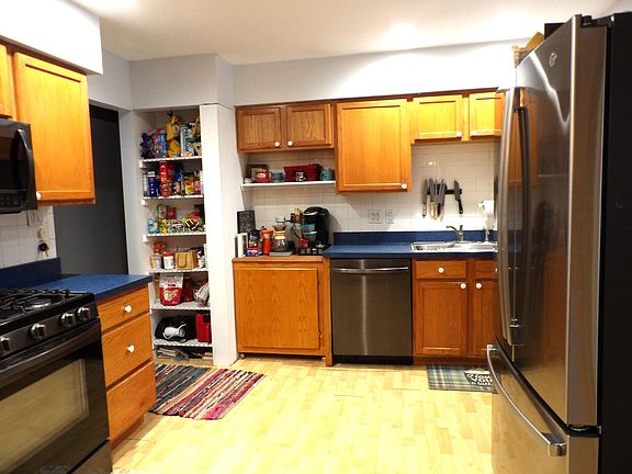 5th image of 79 Maple Ct