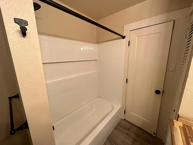 1213 W Walker St — Photo 31