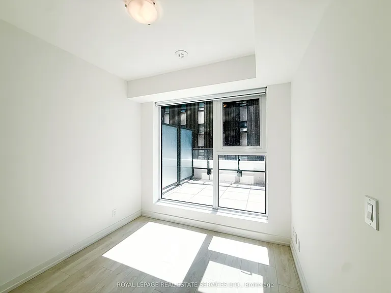 75 James St S #315 — Photo 11