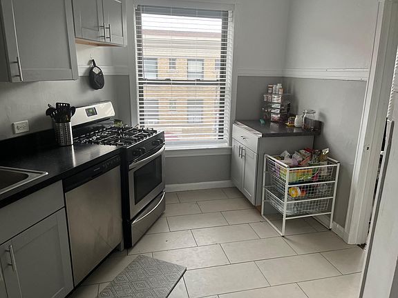 4th image of 717 W Wellington Ave #3