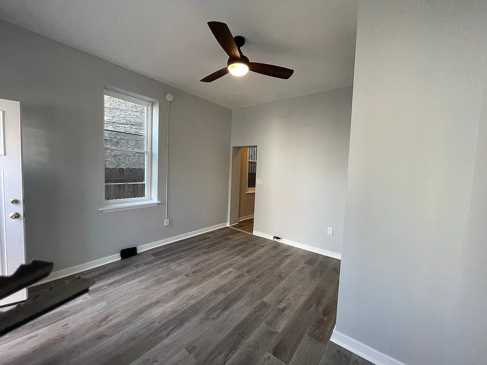 527 Dickinson St #1B
