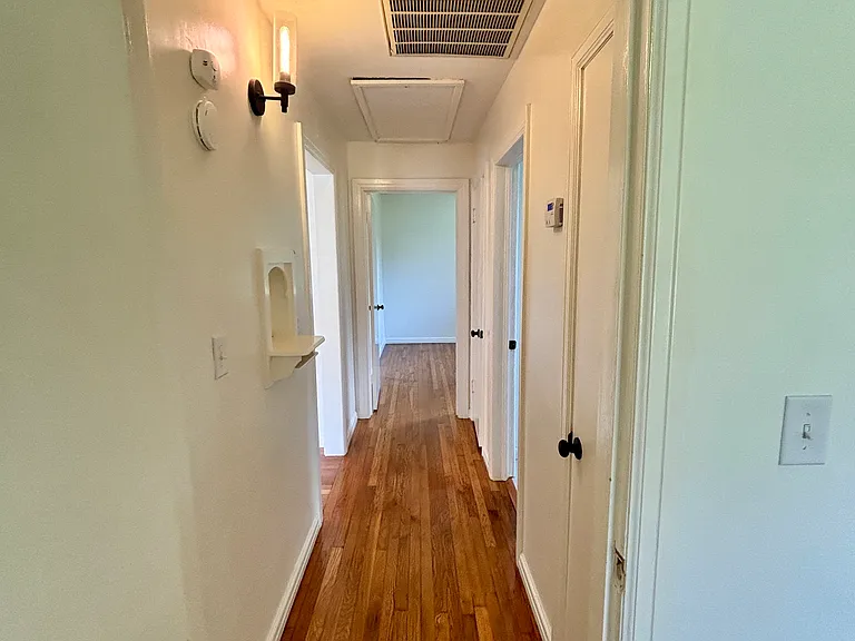 350 Duncan Ave — Photo 11