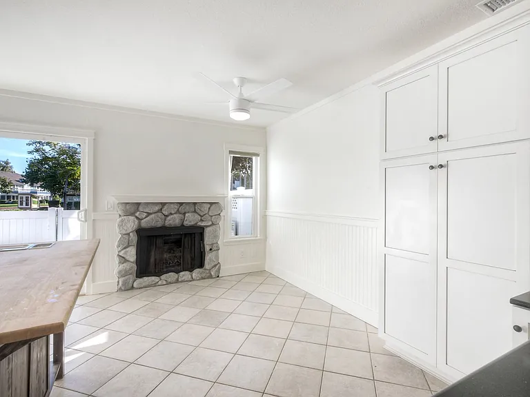 6904 Carnation Dr — Photo 10