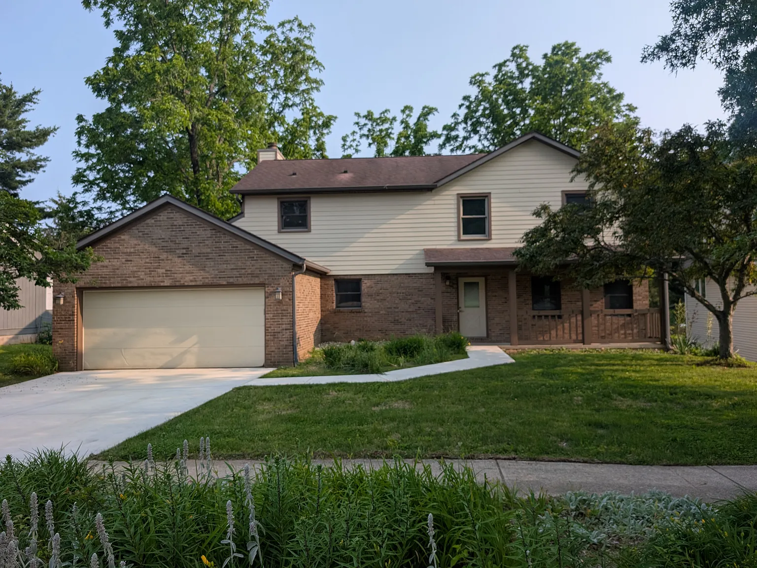 4 bed, 2.5 bath, 2925 sqft, $2,975 — Photo 2
