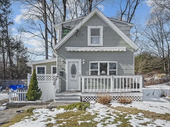 26 Railroad Ave, Foxboro, MA 02035