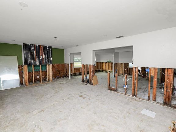 4th image of 8100 OVERLOOK PLACE NE
