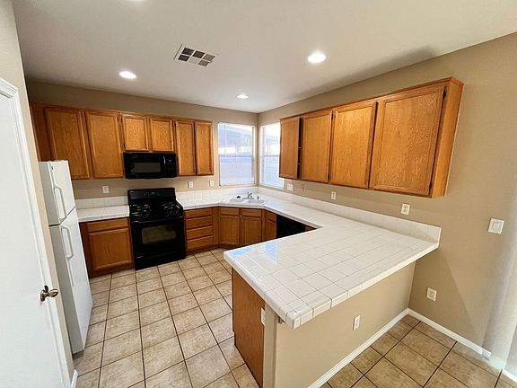 3rd image of 1840 W Hammer Ln