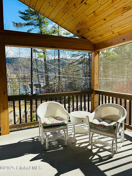 2nd image of 8 Sunrise Court
