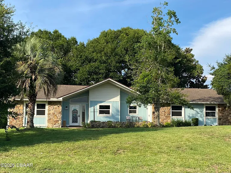 1031 Club House Blvd — Photo 1