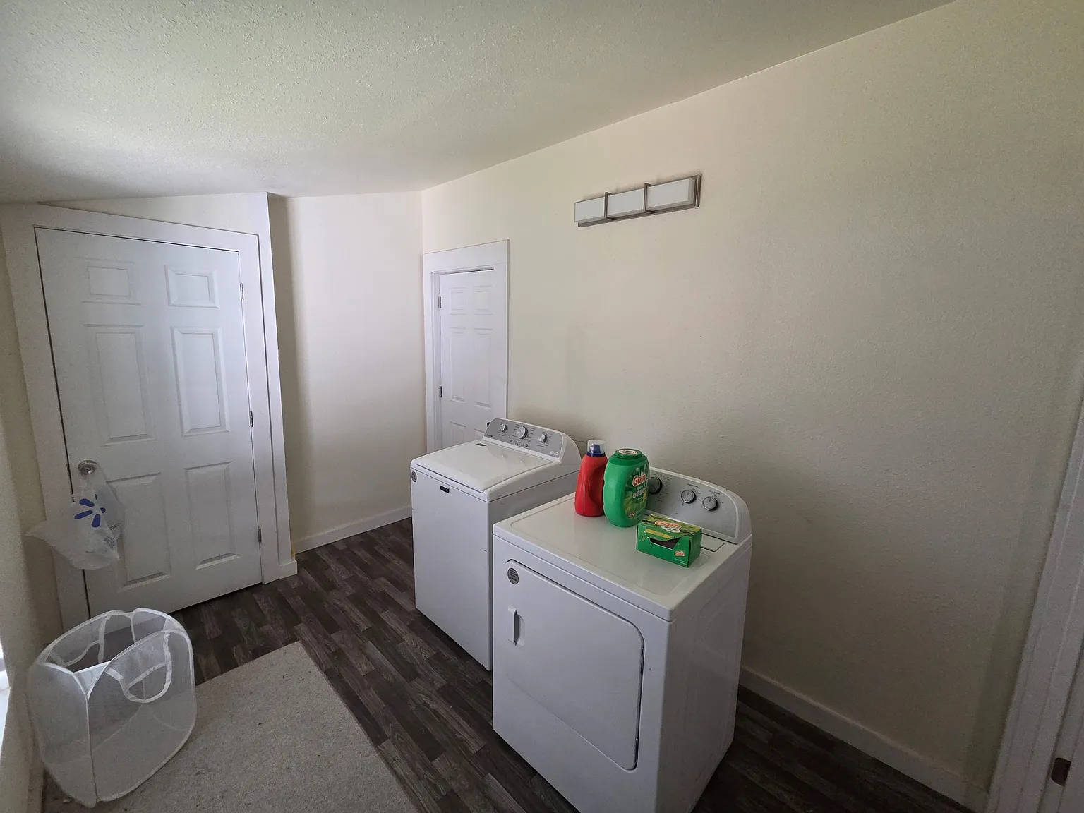 3 bed, 2163 sqft, $2,300 — Photo 2